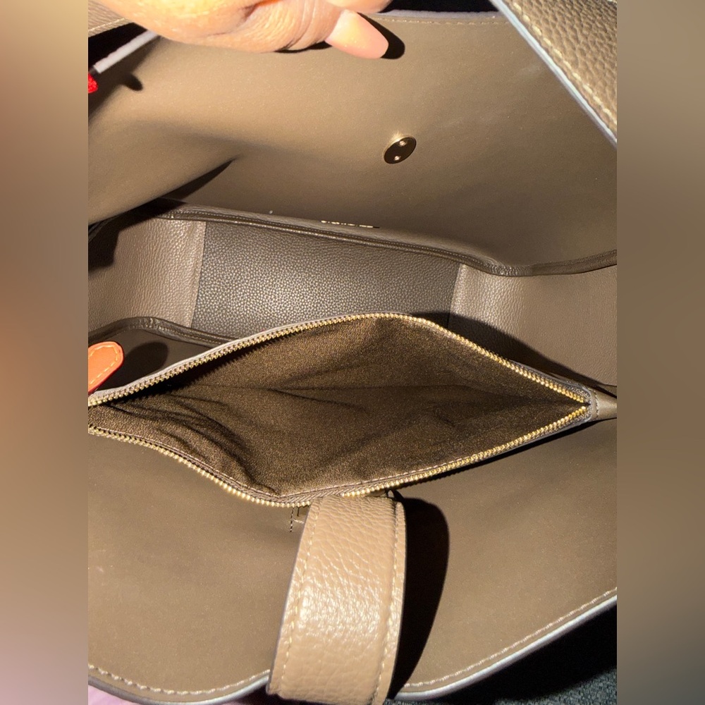 Coach Hadley Large Shoulder Bag - Picture 6 of 8